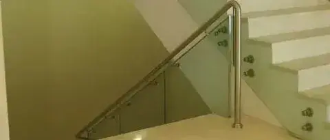 Nokta Tutuculu Cam Korkuluk Profili